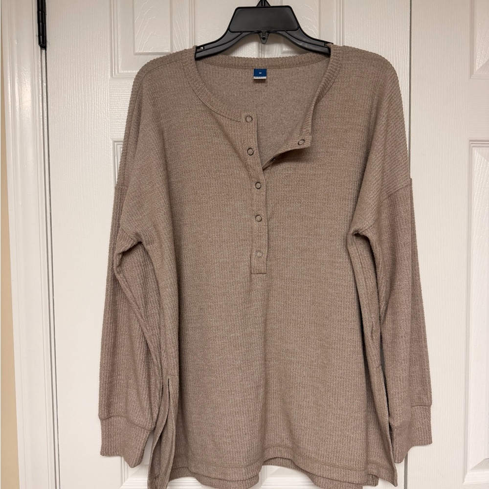 Old Navy Taupe Snap Button Ribbed Henley Shirt Women’s‎ Medium Flowy
